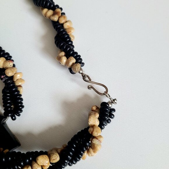 Vintage necklace with large lion head design. Retro jewelry 1970s-1980s. - Picture 5 of 6